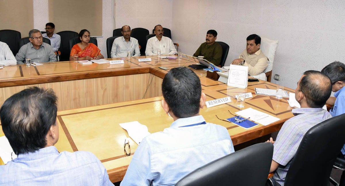 Chief Minister Sarbananda Sonowal in a meeting with officials of the Land Revenue department of Assam – The News Mill