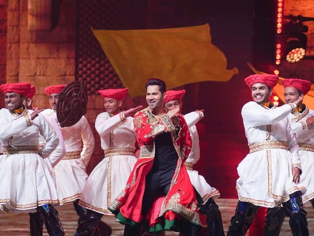 varun dhawan gives a power packed performance at iifa 2023 – The News Mill