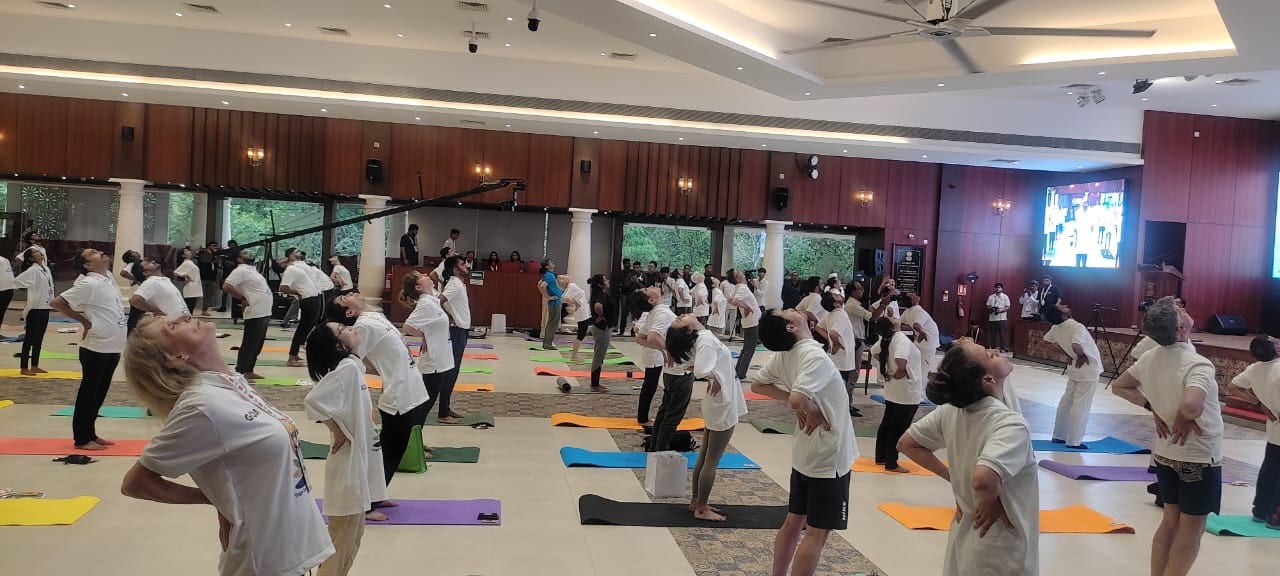 g20 delegates perform yoga on 9th international yoga day at raj bhawan in goa 1 – The News Mill