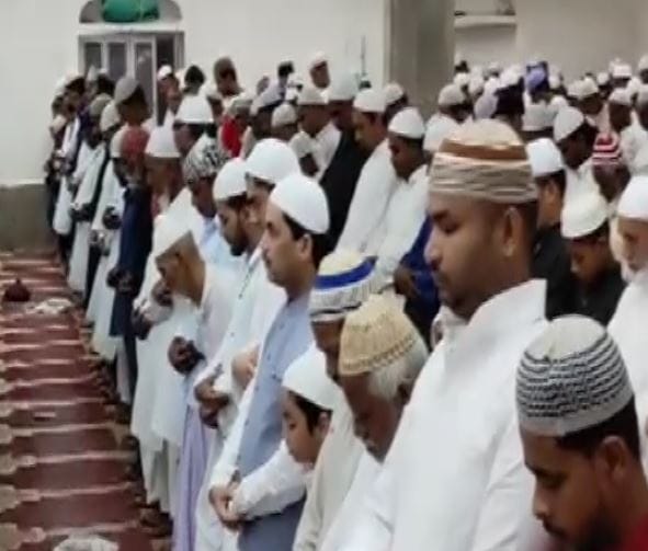 ghulam nabi azad offers namaz on eid al adha says festival teaches sacrifice 2 – The News Mill