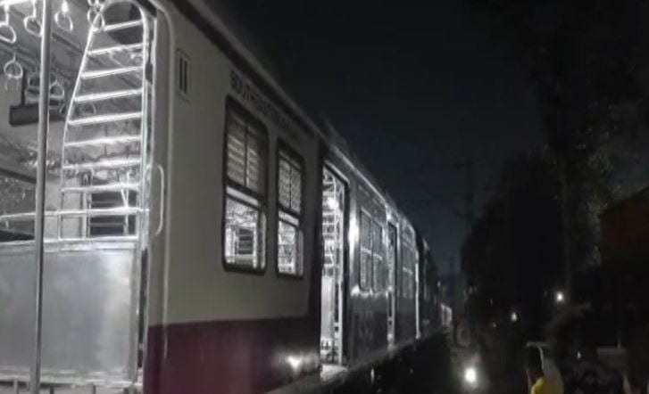 west bengal midnapore howrah local train derails at kharagpur no injuries reported 1 – The News Mill