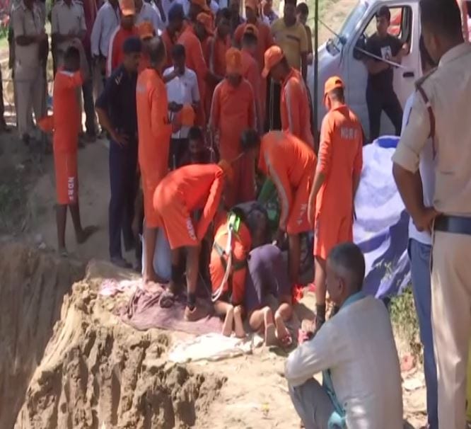 bihar rescue operation underway after 3 year old child falls into 40 feet borewell 2 – The News Mill