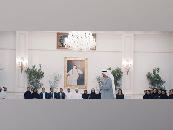 President Sheikh Mohamed bin Zayed Al Nahyan met group of young individuals to commemorate International Youth Day. (Image Credit - Twitter/@MohamedBinZayed)