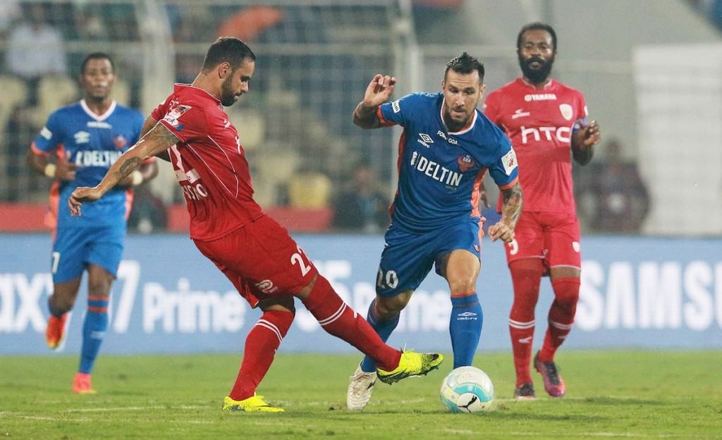 Rafael Coelho of FC Goa tries to get past the defence – The News Mill