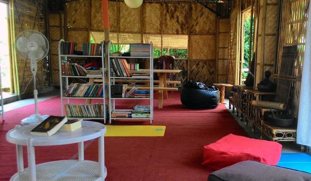 This school teacher in troubled Tura is running a library at her home – The News Mill