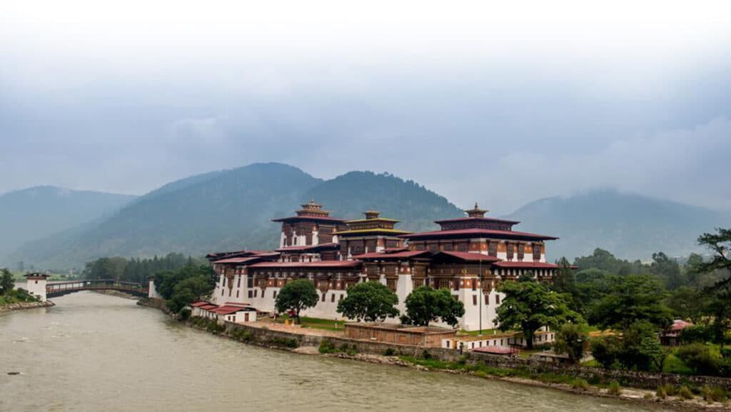 beautiful punakha dzong monastery river bhutan – The News Mill