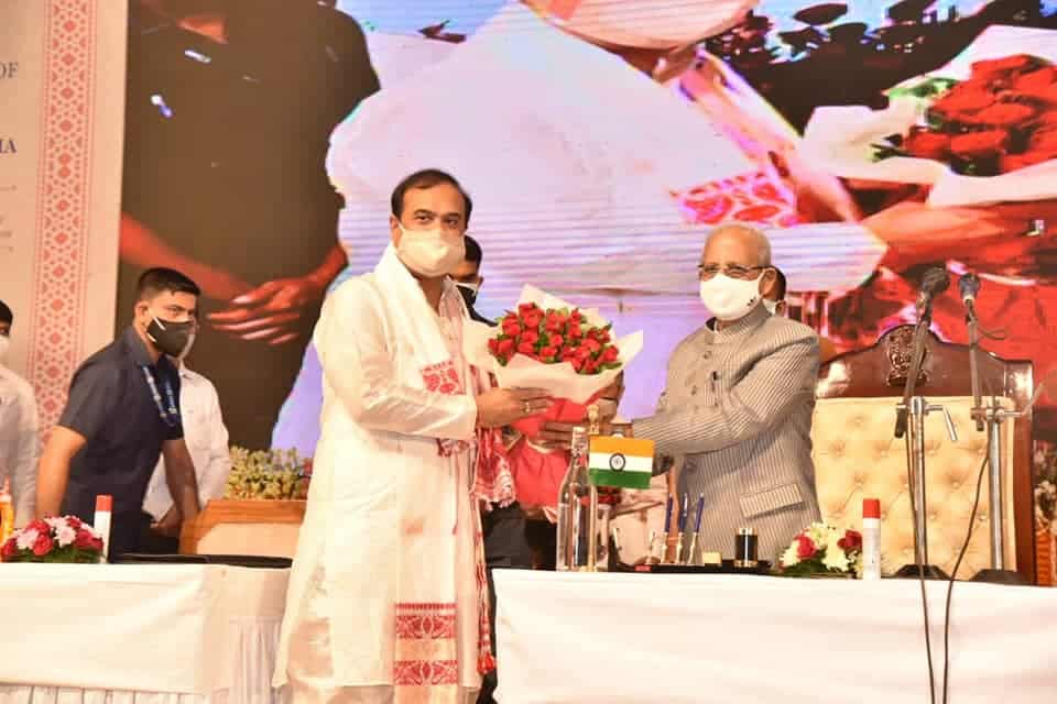 Assam governor Jagdish Mukhi congratulating chief minister Himanta Biswa Sarma