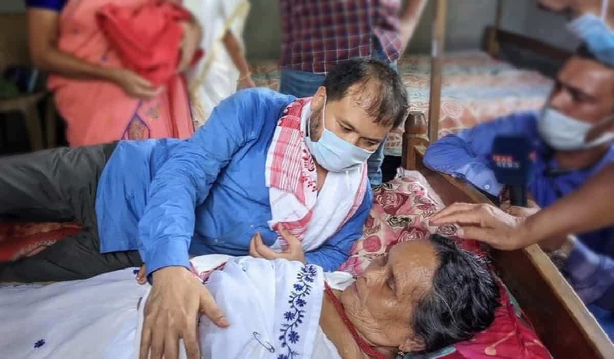 Akhil Gogoi meets his ailing mother in Jorhat on June 26