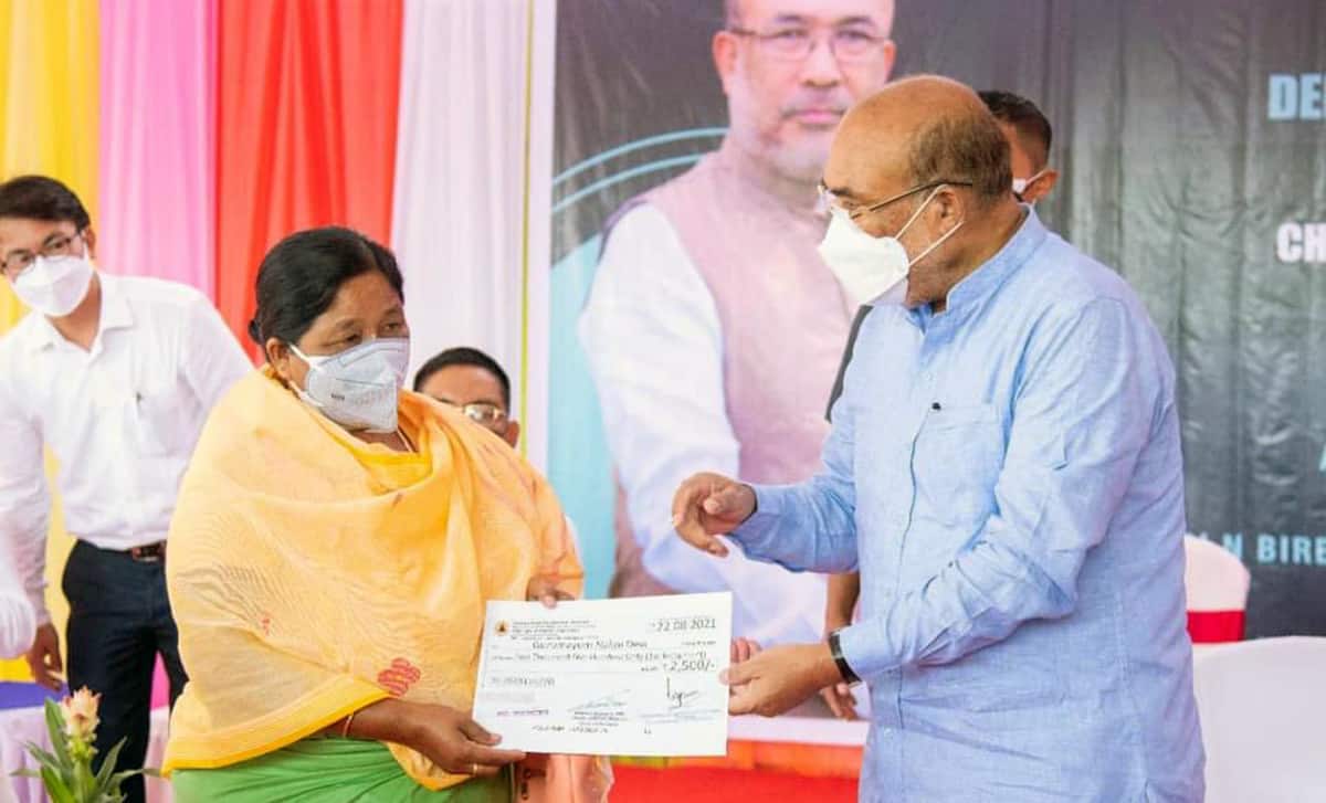 CM Biren Singh provides monetary assistance to COVID-affected people