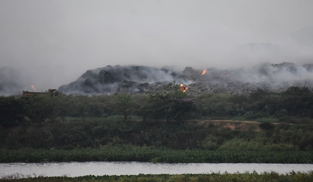 GMC dumping site at Boragaon on fire since a week, no visible steps yet to control