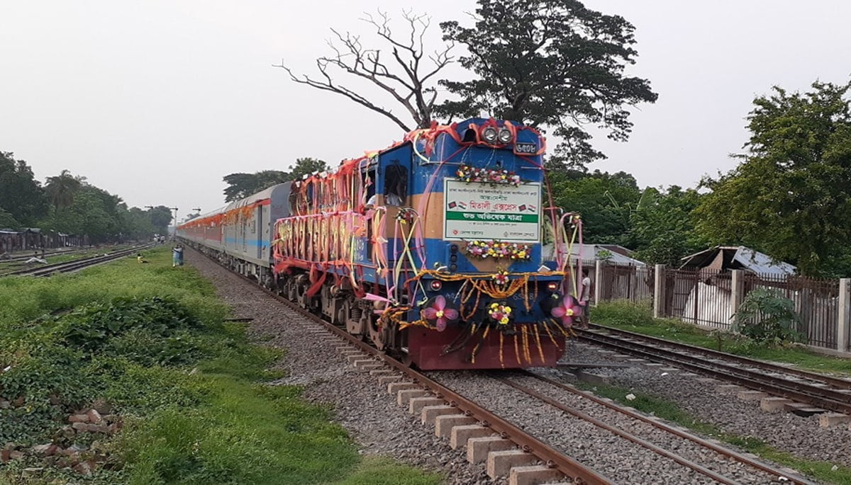 Connecting eastern neighbours, Mitali Express reaches Dhaka Cantonment from NJP