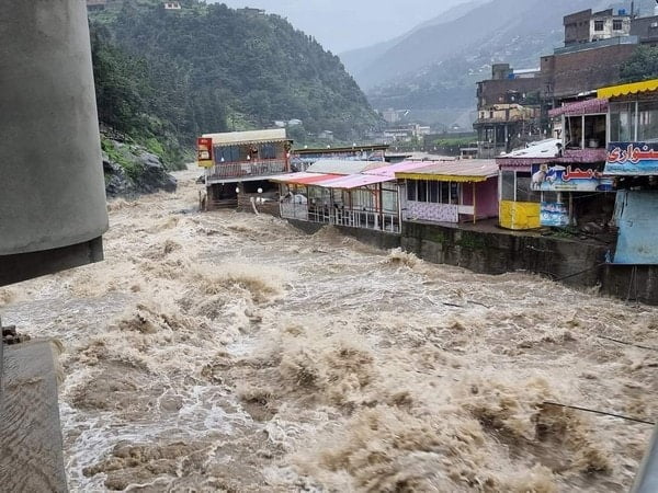 around 1700 people killed over 12800 injured in pakistans rain flood – The News Mill