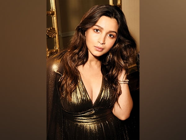 mom to be alia bhatt flaunts pregnancy glow in viral baby shower picture – The News Mill