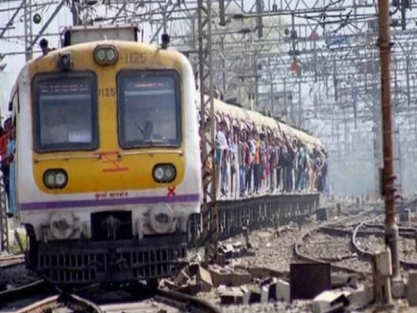 mumbai local trains running late due to technical problems jpg – The News Mill