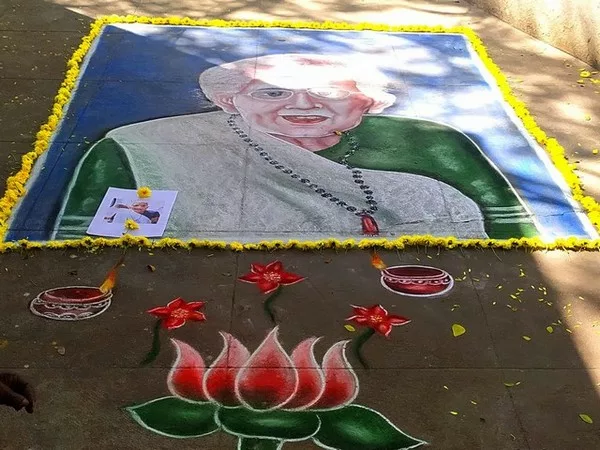 specially abled artist from coimbatore draws image to pay homage to pm modis mother jpg – The News Mill