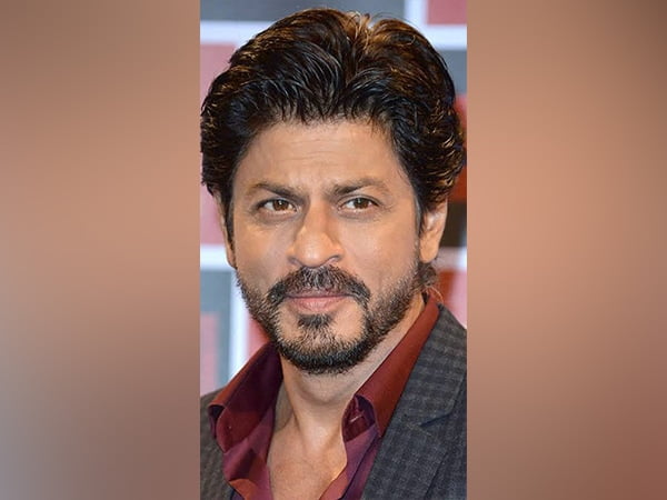 shah rukh khan gives befitting reply to twitter user asking for real collection of pathaan – The News Mill