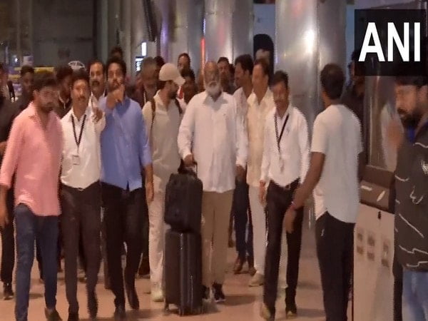 rrr director ss rajamouli music composer mm keeravani arrive to rousing reception at hyderabad airport – The News Mill