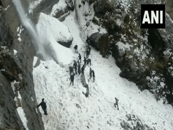 7 tourists killed several injured as avalanche hits sikkims nathula – The News Mill