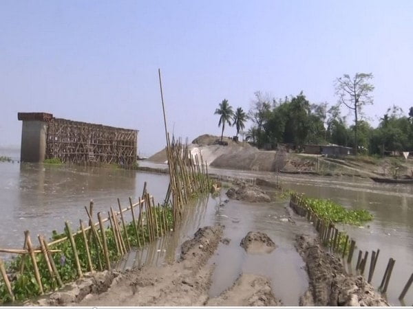 assam hundreds of families under existential crisis as brahmaputra engulfs entire village – The News Mill