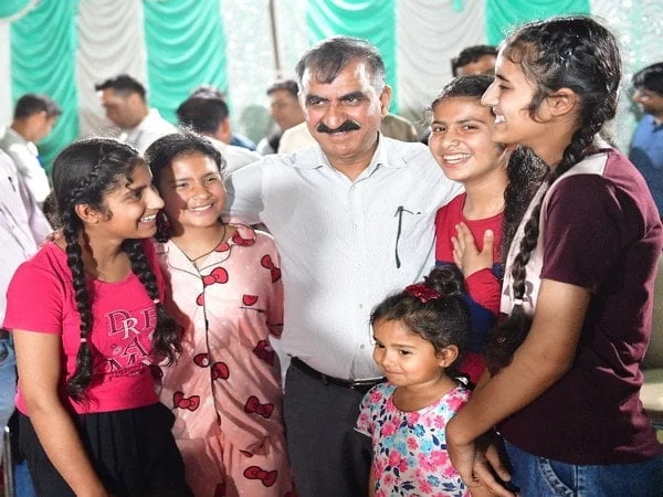 cm sukhwinder singh sukhu meet girl childs click photographs during his visit to home constituency – The News Mill