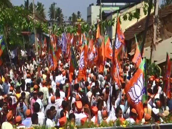 karnataka polls yediyurappa holds roadshow in shikaripur as son vijayendra set to file nomination – The News Mill