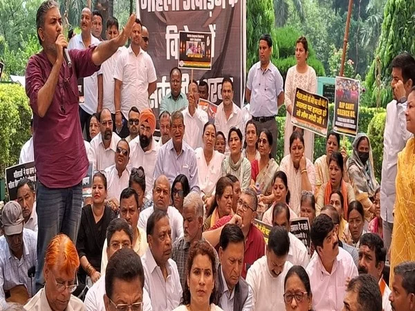 congress harish rawat leads opposition protest in dehradun demands justice for women wrestlers – The News Mill