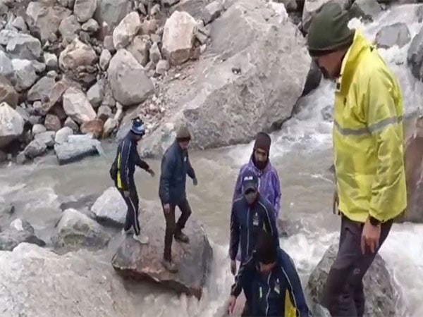 sdrf team rescues devotee who lost his way at garudchatti during kedarnath yatra – The News Mill