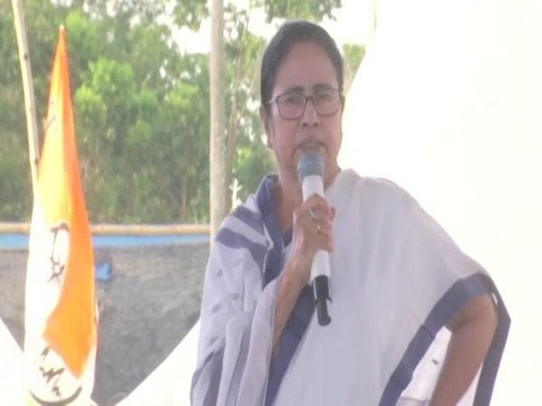 west bengal cm mamata banerjee blames bjp for attack on ministers vehicle – The News Mill