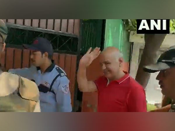 aap leader manish sisodia arrives at delhi residence to meet ailing wife – The News Mill