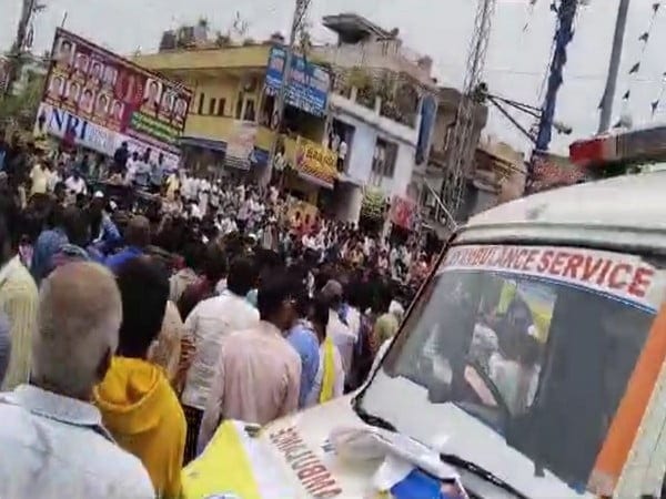 andhra parents of boy burnt to death in bapatla stage protest – The News Mill