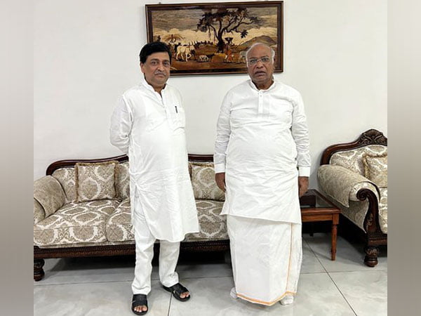 former maha cm ashok chavan meets kharge says no discussion on seat sharing for 2024 ls polls – The News Mill