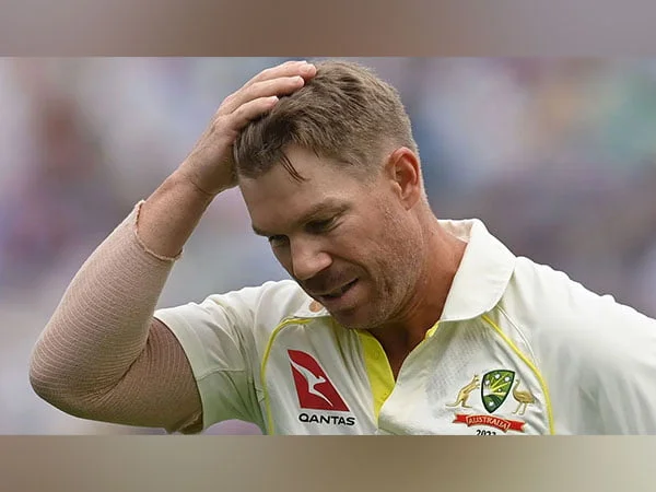 its copped a battering david warner continues to battle with bruised hand in 2nd ashes test – The News Mill