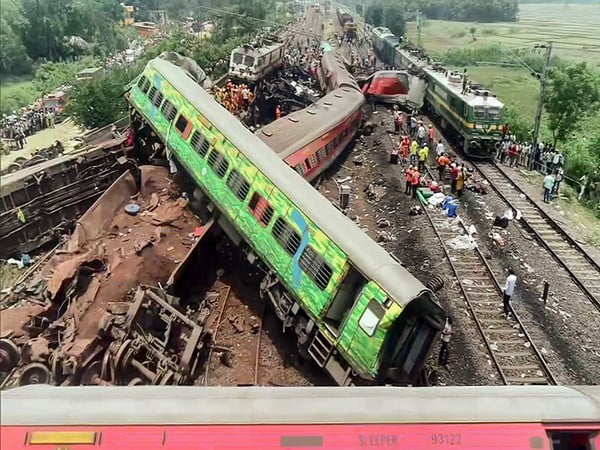 overturned bogies hanging wires and desperate rescue mission india witnesses its most horrific train accident in decades – The News Mill