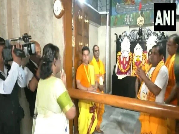 president droupadi murmu offers prayers at delhis jagannath temple – The News Mill