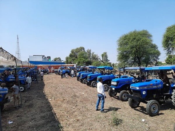 rajasthan groom arrives with procession on 51 tractors in barmer – The News Mill