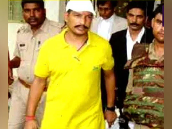 up gangster sanjeev jeeva shot at outside lucknows civil court – The News Mill