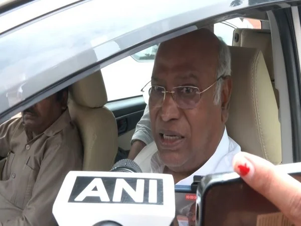 centre using someone elses example to hide their weakness mallikarjun kharge – The News Mill