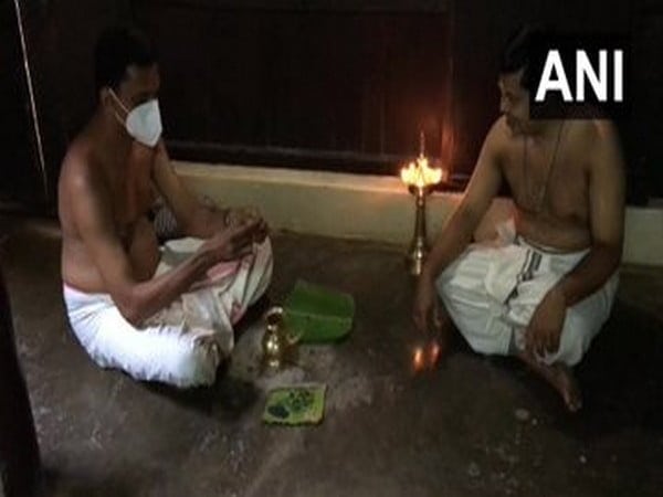 kerala devotees offer karkidaka vavu bali for ancestors across state – The News Mill