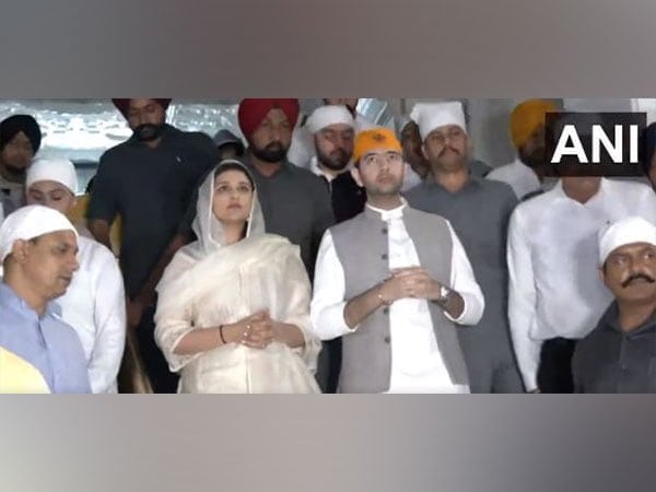 parineeti chopra raghav chadha pay obeisance at shri harmandir sahib in amritsar – The News Mill