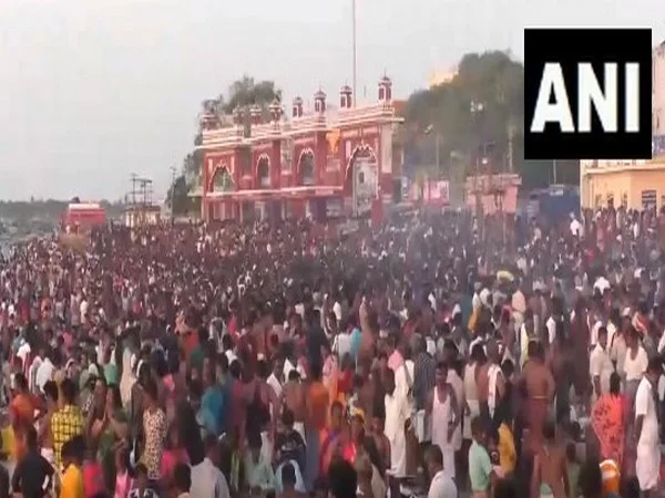 devotees perform rituals on aadi amavasai in rameswaram – The News Mill