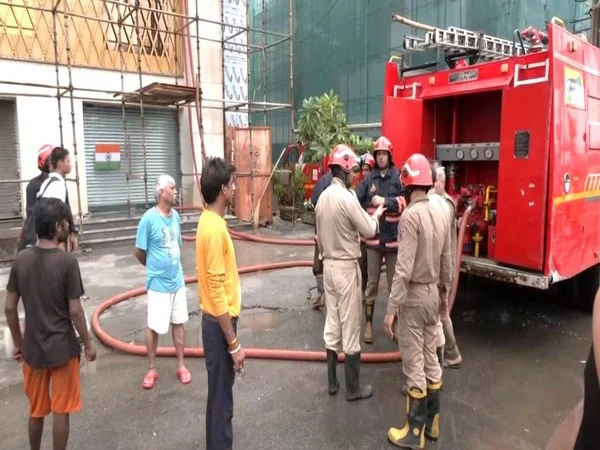 fire breaks out in garment showroom in new delhis south extension no casualties – The News Mill