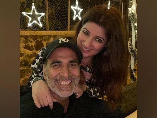 akshay kumar gives a shoutout to twinkle khanna as she completes her masters degree – The News Mill