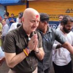 anupam kher visits lalbaugcha raja to seek blessings of bappa – The News Mill