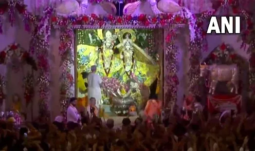 from dwarka to mathura devotees throng temples attend midnight aarti on janmashtami 3 – The News Mill