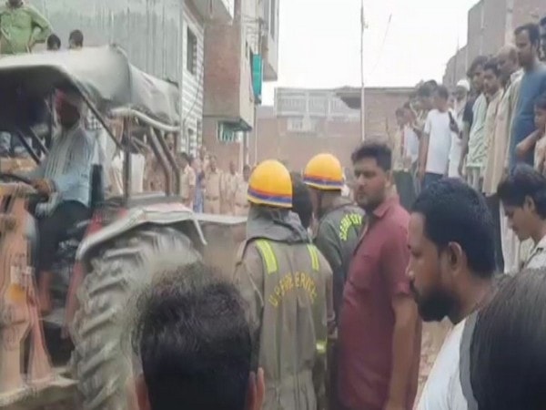 ghaziabad girl dies after two storey building collapses in loni police suspect cylinder blast – The News Mill