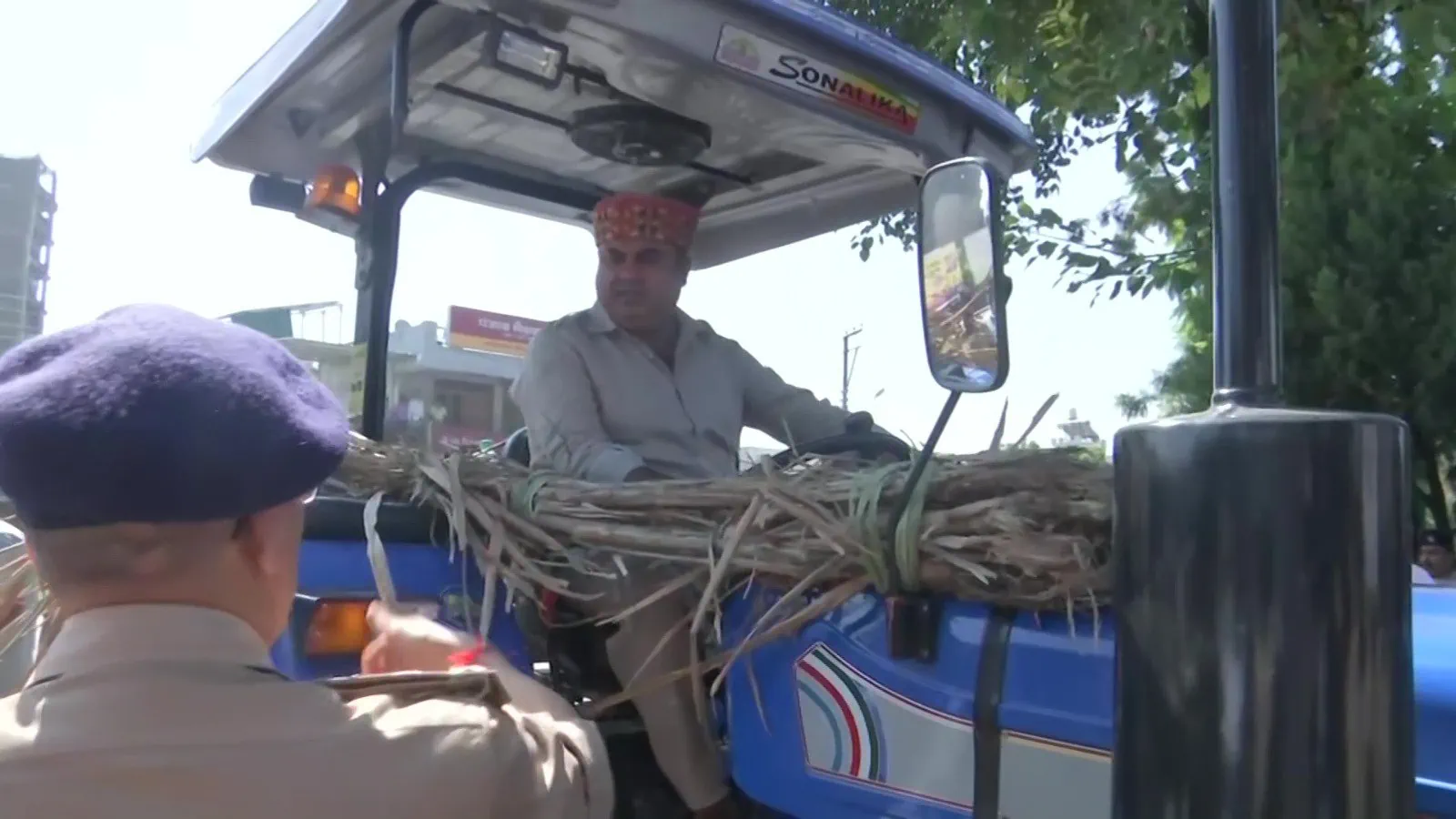 mla reaches uttarakhand assembly with rotten sugarcane produce 1 – The News Mill