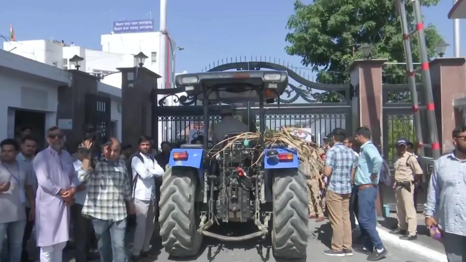 mla reaches uttarakhand assembly with rotten sugarcane produce 4 – The News Mill