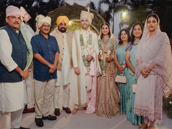 newlyweds raghav chadha parineeti chopra pose with cms kejriwal bhagwant mann see pic – The News Mill