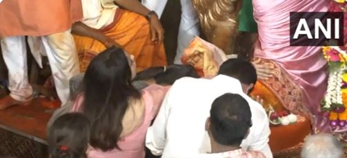 sonu sood farah khan seek blessings at lalbaugcha raja in mumbai 1 – The News Mill