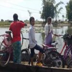 students from assams sila mari village cross stream on makeshift boat to reach school – The News Mill